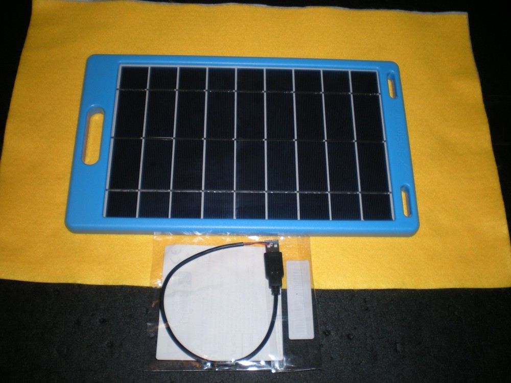 SunStream Solar Blue Panel Charger with USB Female Port, 5.5 V DC 1 Amp, 5.5 W