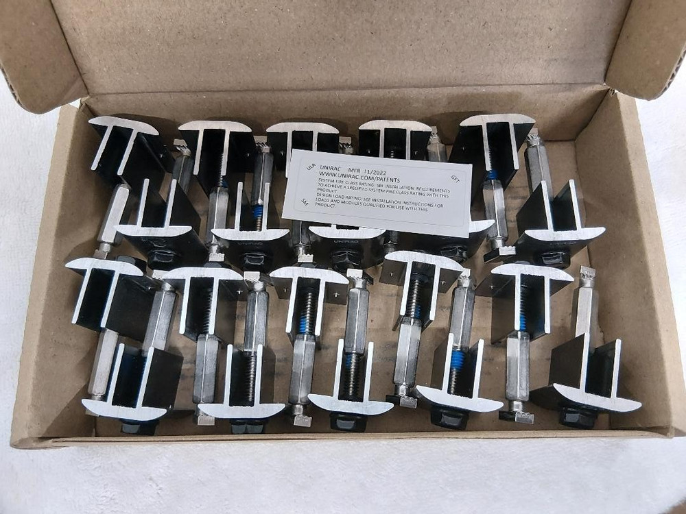 LOT OF 20 UNIRAC SOLAR UNIVERSAL AF MID CLAMPS ARRAY PANEL RAIL RACK 302045D NEW