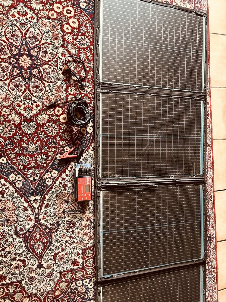 DOKIO 220W 36V Portable Solar Panels Kit Folding Solar Charger