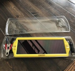 NEW Solar-Powered Car Boat Battery Charger with Cigarette Lighter Plug(1.5W)