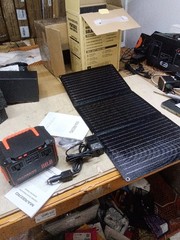 100W 88.8Wh Portable Power Station lithium-ion battery With 30W Solar Panel