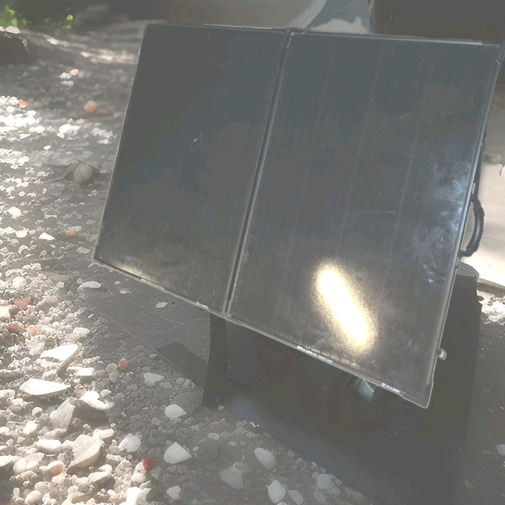 Portable Solar Panels ☀️ Folds Into Briefcase