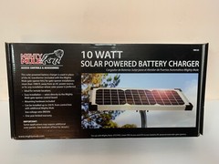 MIGHTY MULE FM123 10 Watt Solar Powered Battery Charger In Box