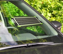 Noma 5 watt Solar Battery Trickle charger 12 Volt Free Shipping