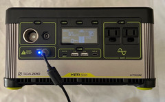 Goal Zero Yeti 500X Lithium Portable sinewave Power Station w/ AC charger